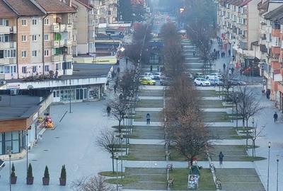 Apartament cu 3 camere decomandat în Petros - 1