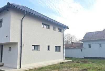 Vand casa in duplex in Deva, semifinisata, zona Garii (peste linie) - 1