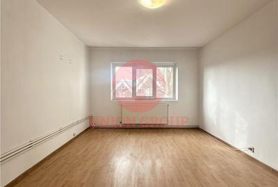 Apartament cu 4 camere decomandat în Km 4 - 9
