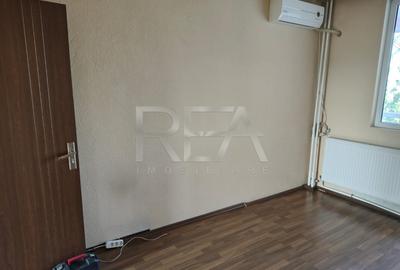 Apartament 3 Camere , Semi-Decomandat , Alexandru Obregia - 3