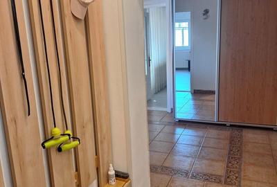 Casă cu 5 camere cu Canalizare în Central - 11