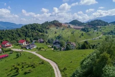 Casă cu 7 camere cu Teren 1288 Mp în Fundata - 2