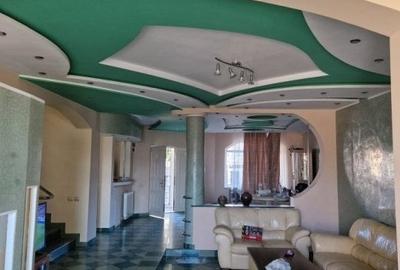 Casă individuală cu 8 camere în Tomis II