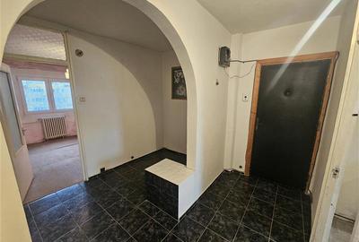 Apartament cu 3 camere decomandat în Micro IV - 10