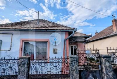 Casă cu 3 camere cu Teren 676 Mp în Micești