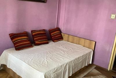Apartament cu 2 camere semidecomandat în Podu Roș