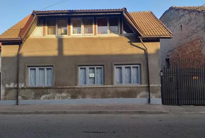 Casă cu 4 camere cu Teren 450 Mp în Central - 9