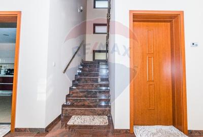 Casă individuală cu 6 camere cu Teren 1071 Mp în Central - 32