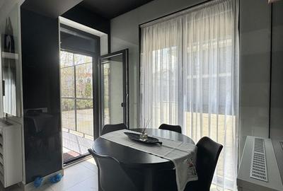 Apartament cu 3 camere decomandat în Tractorul - 3