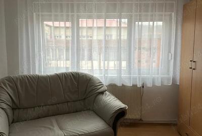 Apartament cu 3 camere semidecomandat în Central - 4