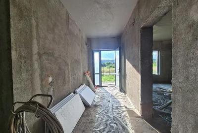 Casă cu 4 camere în Central - 2