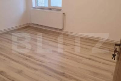 Casă cu 7 camere cu Teren 260 Mp în Central