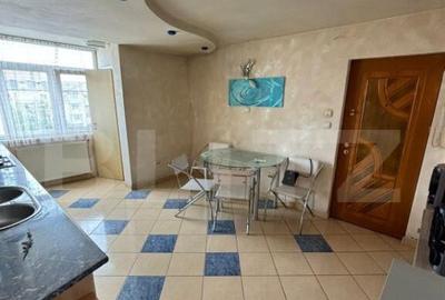 Apartament cu 5 camere decomandat în Central