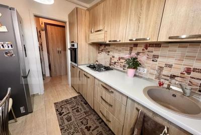 Apartament cu 2 camere semidecomandat, mobilat în Central
