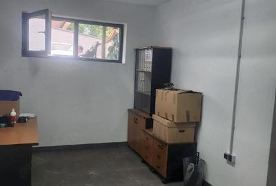 Spațiu comercial, de 28 mp, în Central - 4