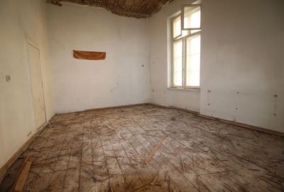 Spațiu comercial, de 800 mp, în P-ța Rosetti - 16