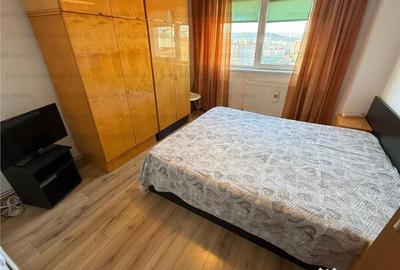 Apartament cu 3 camere decomandat în Calea București - 1
