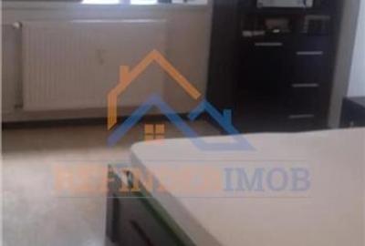 Apartament de vanzare cu 3 camere, zona Fizicienilor - 2