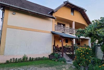 Casă cu 6 camere cu Teren 3300 Mp în Central - 2