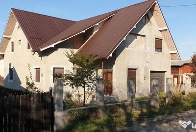 Casă cu 7 camere cu Teren 650 Mp în Lipănești - 4
