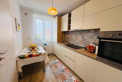 Apartament cu 3 camere semidecomandat, mobilat în Hipodrom 1 - 14