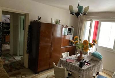 Apartament cu 2 camere semidecomandat în Micro III