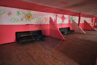Spațiu comercial, de 400 mp, în Central - 4