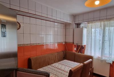 Ofer spre inchiriere apartament cu 3 camere central McDonald's - 2