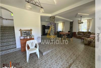 Casă cu 8 camere cu Teren 1110 Mp în Central - 20