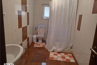 Casă cu 8 camere cu Canalizare în Ipotești - 11