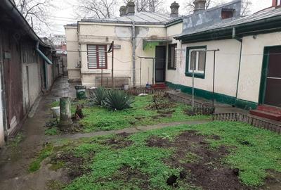 Vanzare Casa din caramida, supr. totala este de 387.mp., supr. const.121mp., str. Garii cu M. Bravu - 8