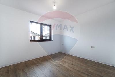 Casă cu 8 camere cu Teren 500 Mp în Tărlungeni - 37