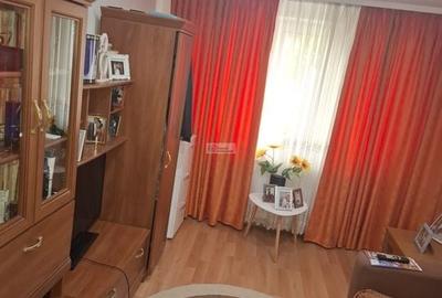 Apartament 3 camere,etaj 3/3,  renovat,65000 euro neg, Policlinica 2 - 3