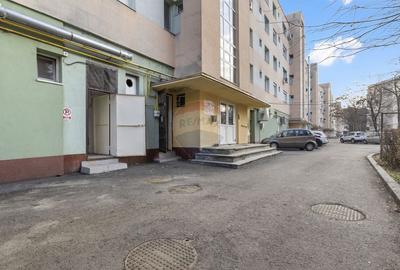 Spațiu comercial, de 100 mp, în P-ța Gării - 14