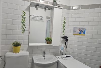 Garsonieră decomandată în Central