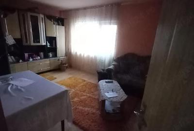 Apartament cu 3 camere decomandat în Petros - 1