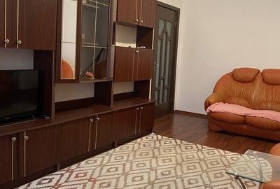 Apartament cu 3 camere semidecomandat în Central - 1