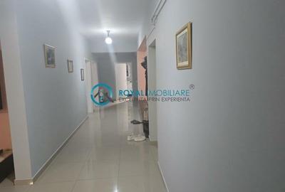 Royal Imobiliare - Vanzare apartament 3 camere, zona 9 Mai - 11