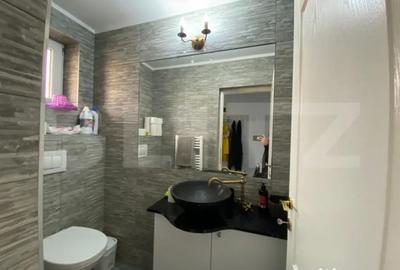 Casă cu 7 camere cu Teren 300 Mp în Unirea - 2