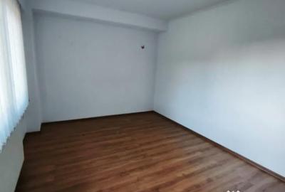 Spațiu comercial, de 50 mp, în Central - 8