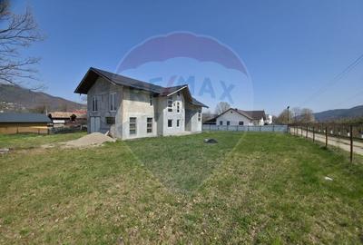 Casă cu 6 camere cu Teren 1680 Mp în Alexandru cel Bun - 2