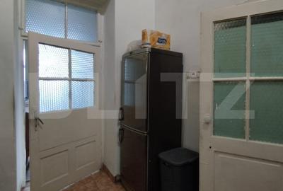 Cladire 3 camere, etaj intermediar, fatada platita, Piata Maria - 9