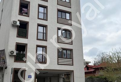 Apartament cu 3 camere semidecomandat în Iancului