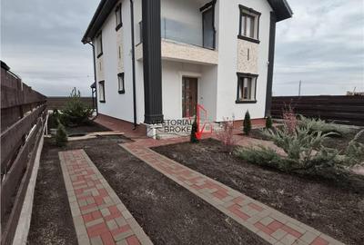 Casă cu 4 camere cu Teren 370 Mp în Central - 10