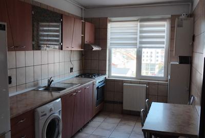 Apartament cu 3 camere decomandat în Micro 6 - 2