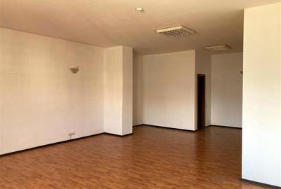 Birou, de 2,300 mp, în Central - 2