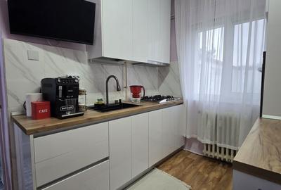 Apartament cu 2 camere decomandat în Petrișor