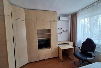 Garsonieră decomandată în Central