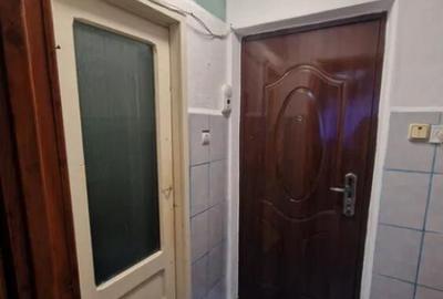 Camera de camin cu baie si bucatarie - zona Tractorul - 3