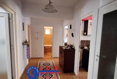 Apartament cu 3 camere decomandat în E3 - 2